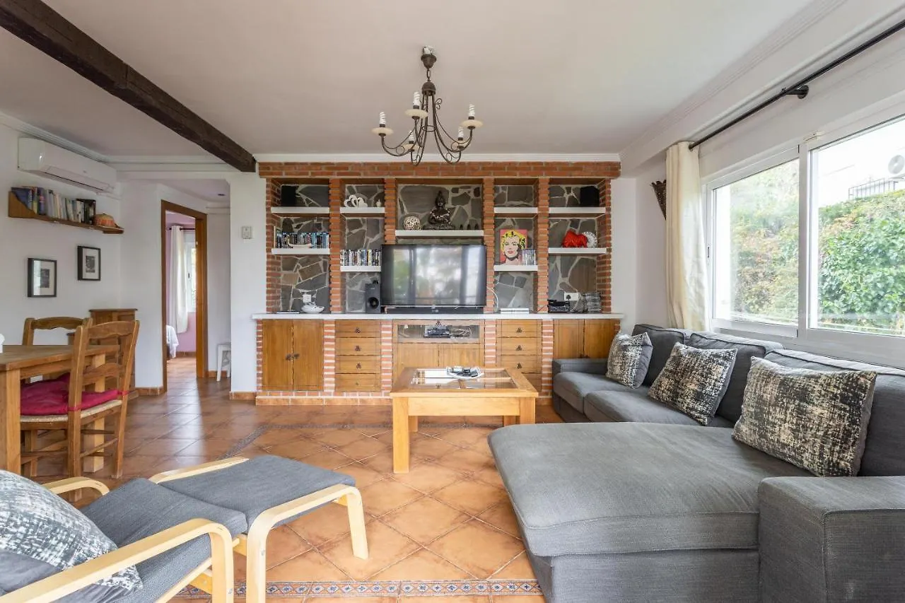 Two Bed Apartment Near Burriana Nerja